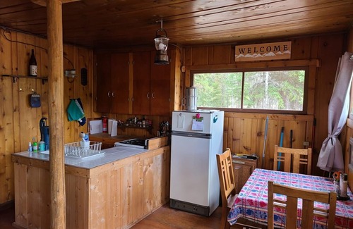 Polebridge Cabin | GLACIER GLAMPING! STEPS FROM THE POLEBRIDGE MERCANTILE!