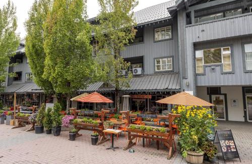 Blackcomb Apartment | Glacier Lodge 216 by Outpost Whistler