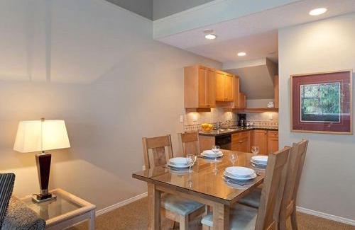 Blackcomb Apartment | Glacier Lodge 340 by Outpost Whistler