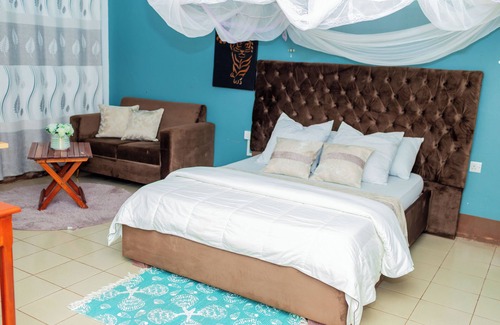 Moshi Cabin | Glacier View Lodge