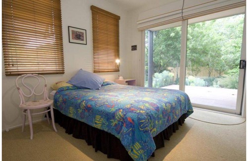 Flinders House | Glades R Golden in Flinders
