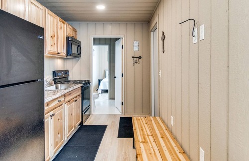 Gober Cabin | Glamp close to the city!