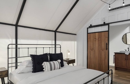 Fredericksburg RV Rental | Glamping at Cherry Cove, with Hot Tub!