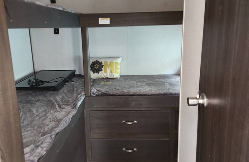 DeLand House | Glamping at its finest! Come Glamp with us in this beautiful RV that sleeps 10!