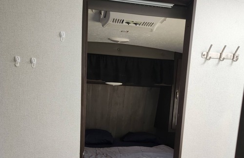 DeLand House | Glamping at its finest! Come Glamp with us in this beautiful RV that sleeps 10!
