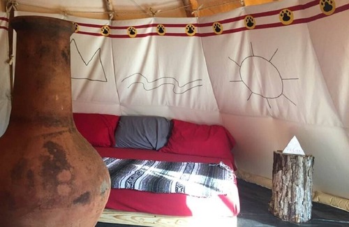 Jamestown Apartment | Glamping Back in Time
