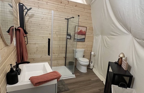 Pipe Creek RV Rental | Glamping Dome in the Hill country w/amazing views, private hot tub, & fire pit.