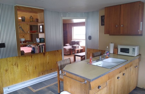 Grant House | Glamping on 57 acres: 10 minutes from Wellington Lake!