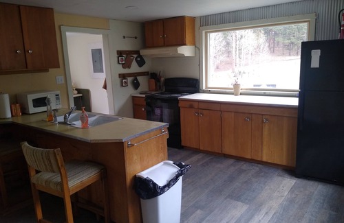 Grant House | Glamping on 57 acres: 10 minutes from Wellington Lake!