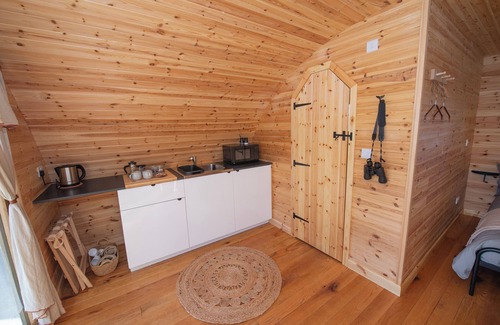 Muston Cottage | Glamping Pod 2 Presence