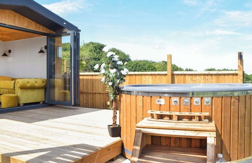 Skelmersdale Apartment | Glamping Pod 2 - UK49904