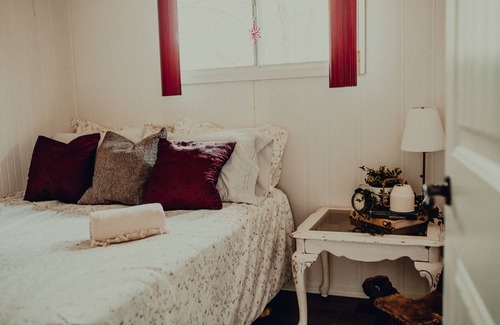 Central Alberta Cabin | GLAMPING! SummerFell Cabin - 2 Bedrooms, 6 Guests!