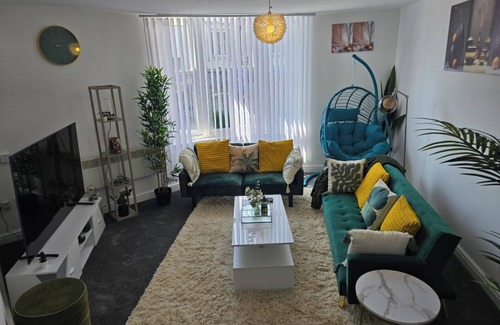 Wolverhampton Apartment | Glams Cozy City Apartment in Wolverhampton