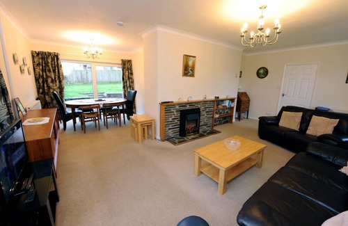 Saundersfoot House | Glan Heulog - Near to Beach, Pet Friendly