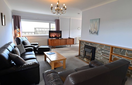 Saundersfoot House | Glan Heulog - Near to Beach, Pet Friendly