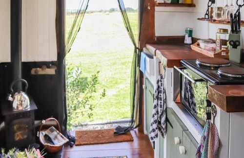 Caergeiliog House | Glan Tywyn Shepherds Hut