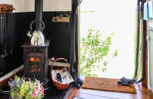 Caergeiliog House | Glan Tywyn Shepherds Hut