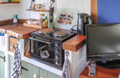 Caergeiliog House | Glan Tywyn Shepherds Hut
