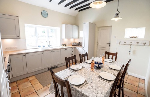 Moelfre Cottage | Glan Y Don Moelfre - sleeps 6 guests in 3 bedrooms