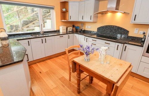 Porthgain Cottage | GLAN Y MOR, pet friendly, country holiday cottage in St Davids
