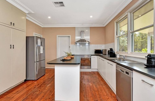 Pokolbin House | Glandore Vineyard Homestead. Home to a Onsite Cellar Door