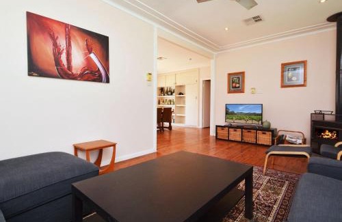 Pokolbin House | Glandore Vineyard Homestead. Home to a Onsite Cellar Door