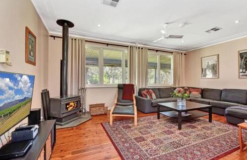 Pokolbin House | Glandore Vineyard Homestead. Home to a Onsite Cellar Door