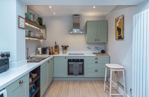 Dolgellau House | Glanrhyd Dolgellau · Stylish Central Townhouse + Parking & Bike Storage