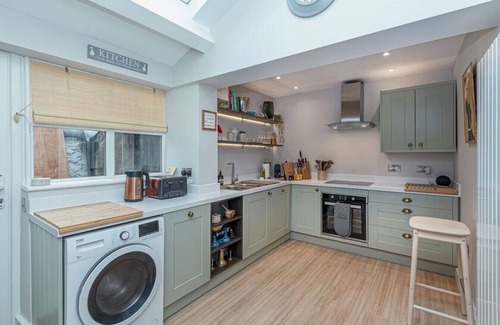 Dolgellau House | Glanrhyd Dolgellau · Stylish Central Townhouse + Parking & Bike Storage