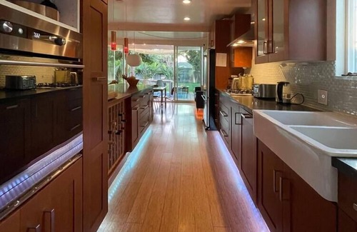 Mar Vista House | Glass Architectural with heated Pool and Jacuzzi
