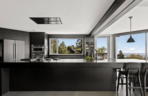 Halifax County House | Glass House on the Ocean