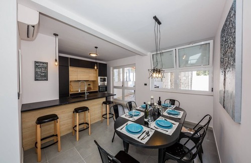 Kastel Novi Villa | Glass villa includes: boat trip, pool, jacuzzi
