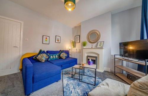 Castleford House | Glasswing Stays Liquorice Lodge