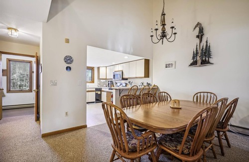 Killington House | Glazebrook J5: 3-Bedroom Townhome with Sauna & Fireplace