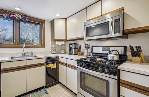 Killington House | Glazebrook J5: 3-Bedroom Townhome with Sauna & Fireplace