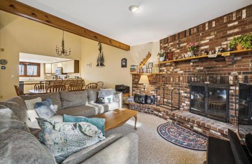Killington House | Glazebrook J5 3 Bedroom Townhome with Sauna & Fireplace
