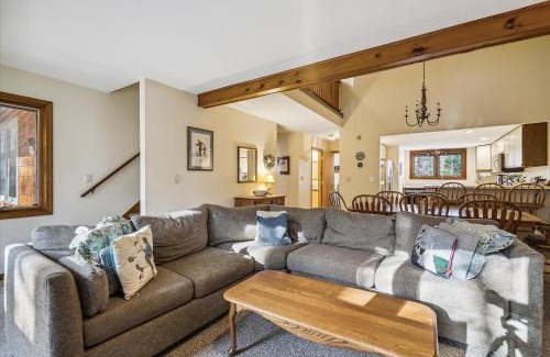 Killington House | Glazebrook J5 3 Bedroom Townhome with Sauna & Fireplace