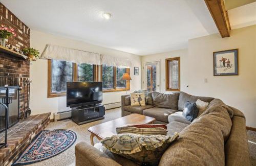Killington House | Glazebrook J5 3 Bedroom Townhome with Sauna & Fireplace