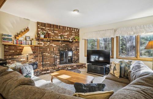 Killington House | Glazebrook J5 3 Bedroom Townhome with Sauna & Fireplace