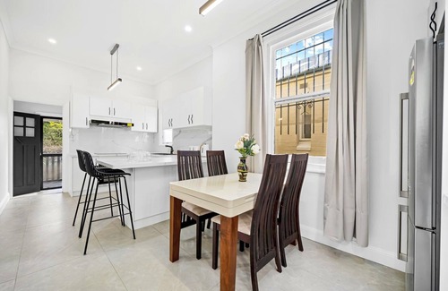 Annandale House | Glebe Gem | 4Bd with City & Nature at Doorstep