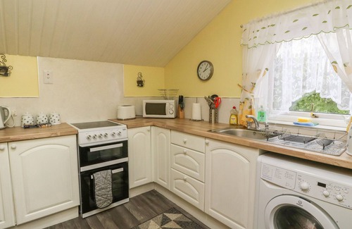 Fort William House | GLEN NEVIS COTTAGE, pet friendly, with open fire in Fort William