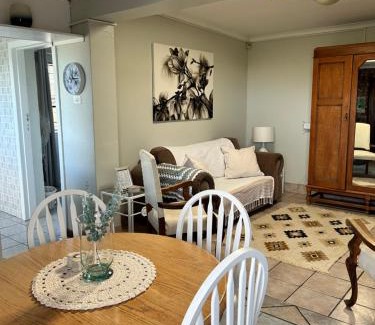 Port Elizabeth House | Glenelg Road Guesthouse - Quiet Stay, Fast WiFi, 20 Min to Airport & Beaches