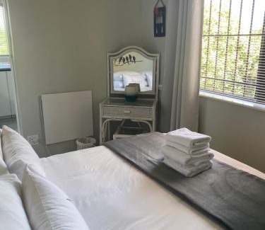 Port Elizabeth House | Glenelg Road Guesthouse - Quiet Stay, Fast WiFi, 20 Min to Airport & Beaches