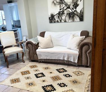 Port Elizabeth House | Glenelg Road Guesthouse - Quiet Stay, Fast WiFi, 20 Min to Airport & Beaches
