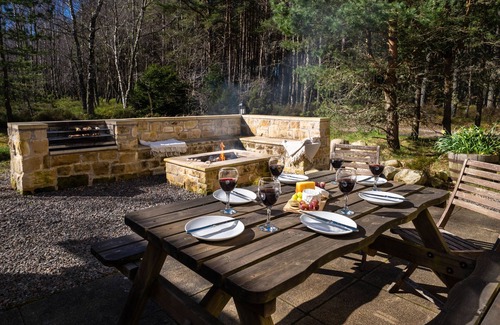 Kingussie Cottage | Glenfeshie House - a house that sleeps 10 guests in 5 bedrooms