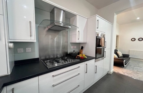 Leicester House | GLENFIELD BUNGALOW, COMFORTABLE LEICESTER STAY FREE PARKING LE3