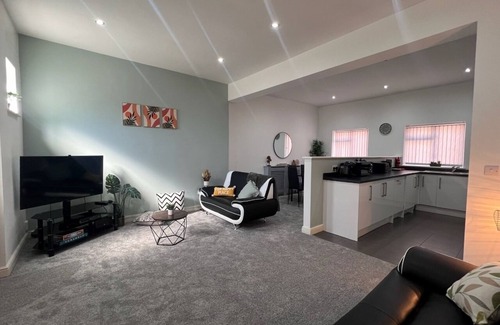 Leicester House | GLENFIELD BUNGALOW, COMFORTABLE LEICESTER STAY FREE PARKING LE3