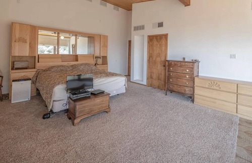 Glenwood Hills House | Glenwood home with Mountains, City lights and Sunset views