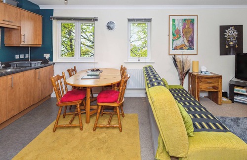 Hatfield Apartment | Global Boutique 2-bed apart in beautiful leafy area WiFi/free Parking near Stat