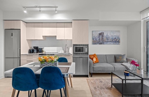 Church and Wellesley Condo | GLOBALSTAY New Modern 1BD+Den in Downtown Toronto